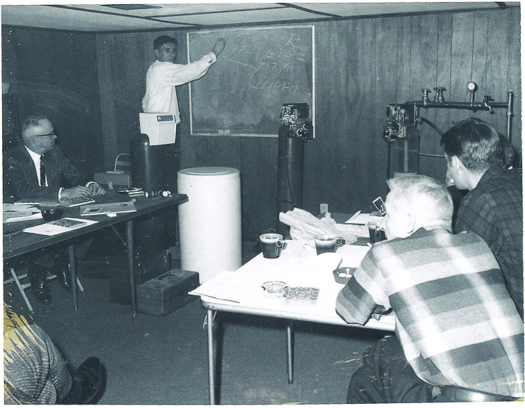 Glenn-teaching-in-basement-1971